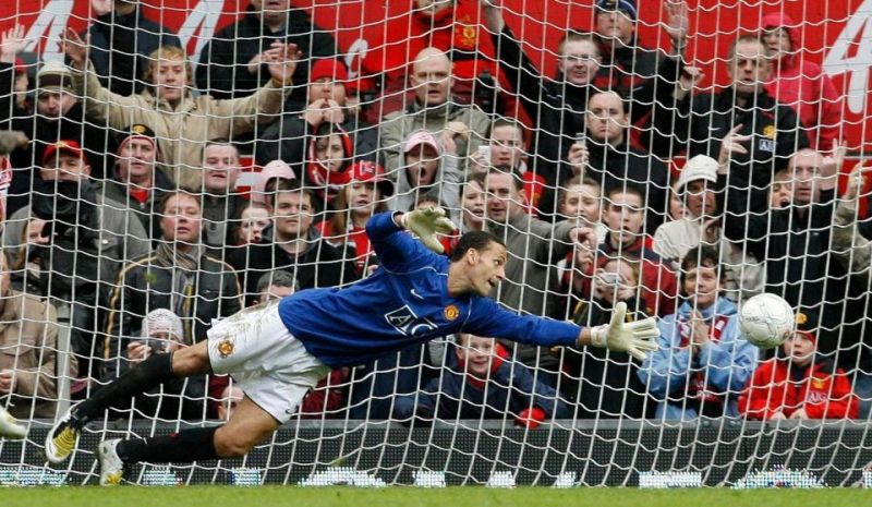 5 pemain sepakbola selain kiper yang pernah ditunjuk dadakan untuk jadi kiper
