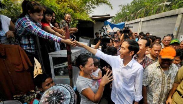 &#91;FOTO&#93;Hari Pertama Bertugas, Jokowi Dengar Keluhan Warga