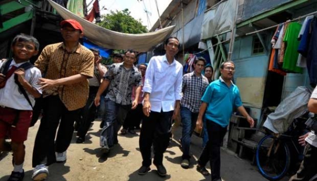 &#91;FOTO&#93;Hari Pertama Bertugas, Jokowi Dengar Keluhan Warga