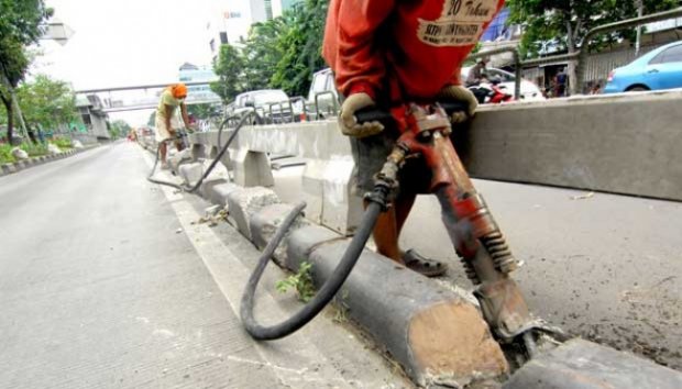 Separator busway mau ditinggikan, gan!