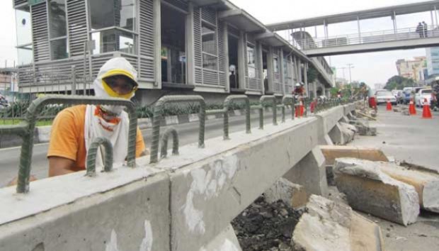 Separator busway mau ditinggikan, gan!