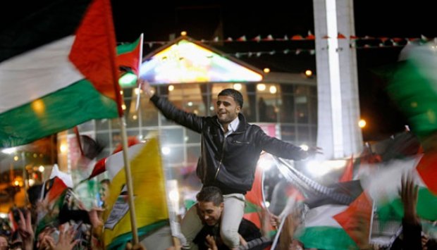 Foto-foto kebahagiaan warga palestina setelah di akui PBB