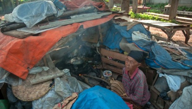 Kisah Duka Nenek Nasih si Pencari Bunga Kamboja {Pic ++}