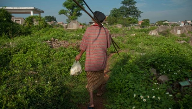 Kisah Duka Nenek Nasih si Pencari Bunga Kamboja {Pic ++}