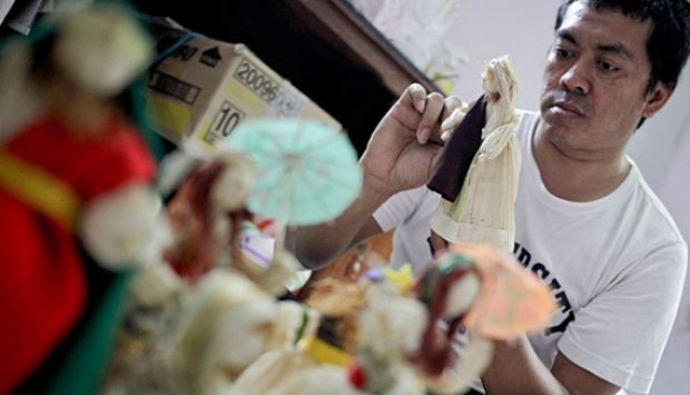 Kreasi Pohon Natal Cantik dari Rotan dan Kulit Jagung