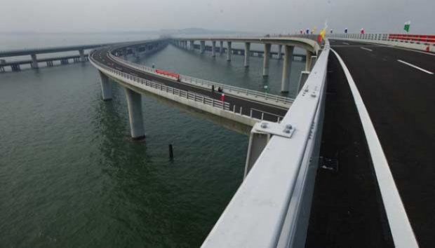 Jembatan diatas Laut Terpanjang di Dunia