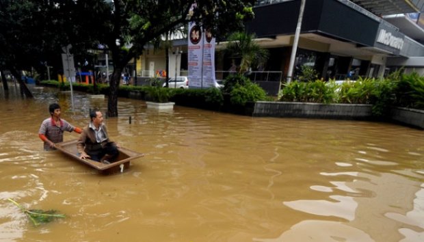 FOTO2 &gt;&gt; Transportasi Mendadak Kala Banjir