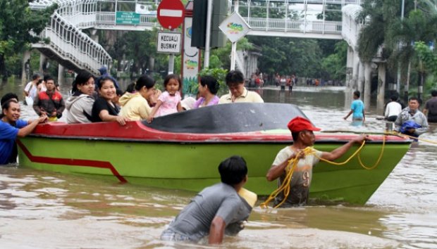 FOTO2 &gt;&gt; Transportasi Mendadak Kala Banjir