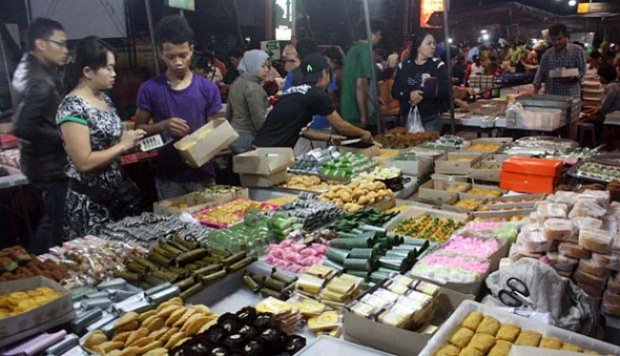 Jajan Pagi di Pasar Kue Subuh