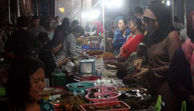 Jajan Pagi di Pasar Kue Subuh