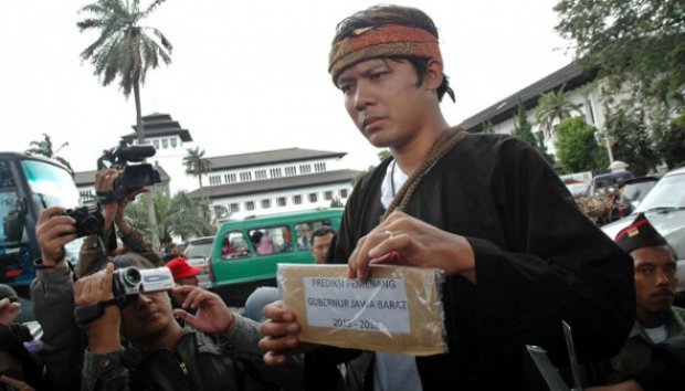 Pria ini siap digantung di Gedung Sate jika tebakannya salah