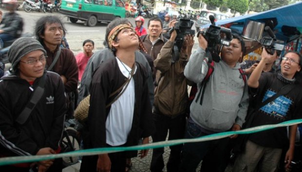 Pria ini siap digantung di Gedung Sate jika tebakannya salah