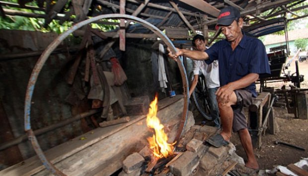 Bengkel Andong ini Bertahan Sejak Zaman Kolonial
