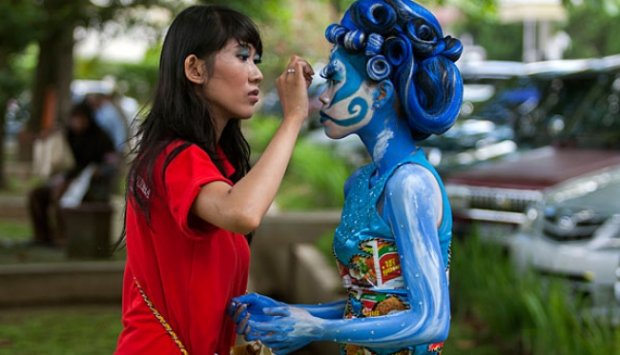 Satu lagi karya seni dari bungkus mie instan