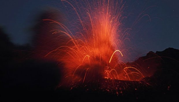 &#91;FOTO&#93; Fotografer Ini Memotret Letusan Gunung Berapi Dahsyat
