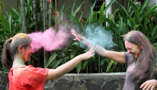 Warga India di Jakarta Merayakan Festival Holi