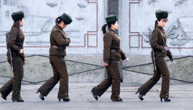 Tentara Wanita Korea Utara Berjaga Dengan Sepatu Hak Tinggi Kaskus