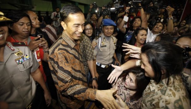 Baru selesai ujian aja udah coret2, lulus aja belum