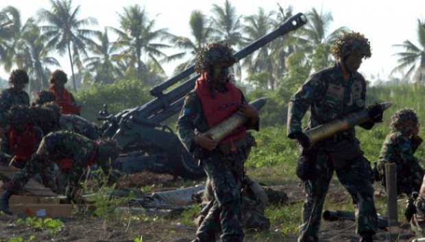 TNI Melakukan Latihan Gabungan 2013 di Situbondo