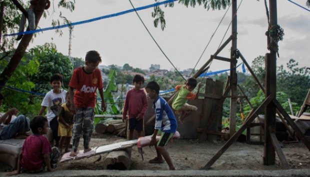 Lahan Bermain di Tepi &quot;Jurang&quot;