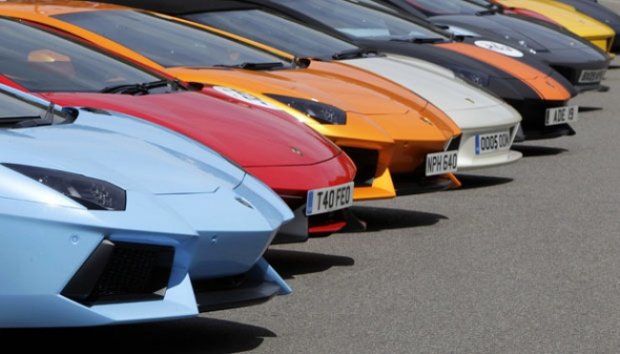 Parade Ratusan Lamborghini di Milan