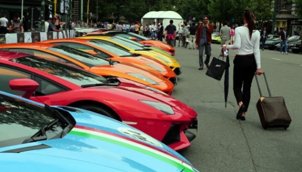 Parade Ratusan Lamborghini di Milan
