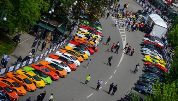 Parade Ratusan Lamborghini di Milan