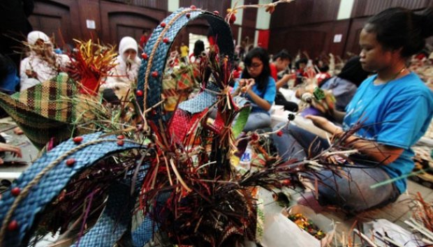 500 Siswa-siswi SMA Membuat Kostum Jakarnaval 2013