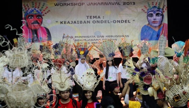 500 Siswa-siswi SMA Membuat Kostum Jakarnaval 2013