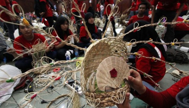 500 Siswa-siswi SMA Membuat Kostum Jakarnaval 2013