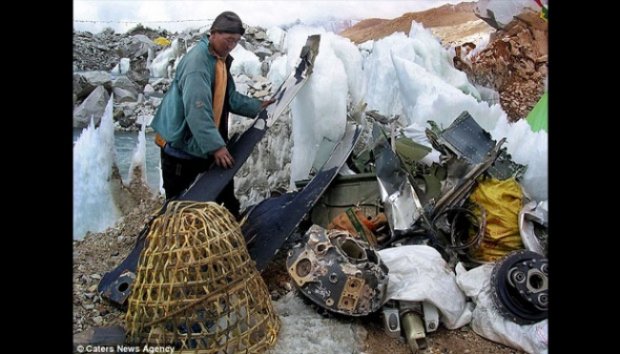 Ratusan Ton Sampah Diturunkan Dari Mount Everest