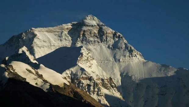 Ratusan Ton Sampah Diturunkan Dari Mount Everest