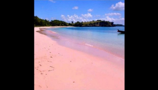 6 Pantai Indah Berpasir Warna-warni