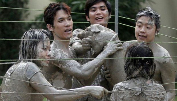 Kemeriahan Perayaan Mud Day di Vietnam