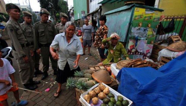 Beberapa Foto Pedagang Kaki Lima di Pasar Minggu di Tertibkan
