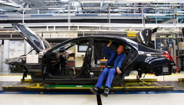 Melihat Pembuatan Mercedes-Benz S400 hybrid