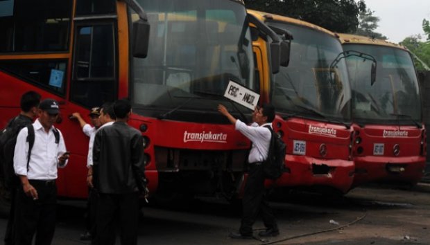 Gaji Belum Dibayar, Supir TransJakarta Mogok