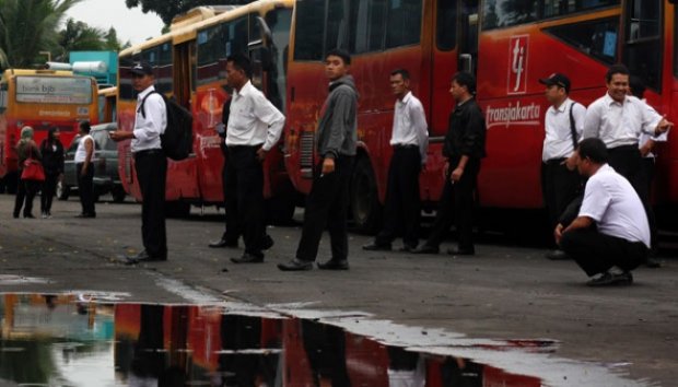Gaji Belum Dibayar, Supir TransJakarta Mogok