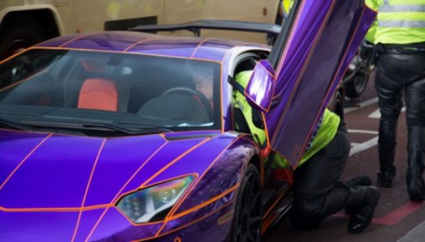 Tidak Bawa SIM dan STNK, Lamborghini Mewah Disita Polisi