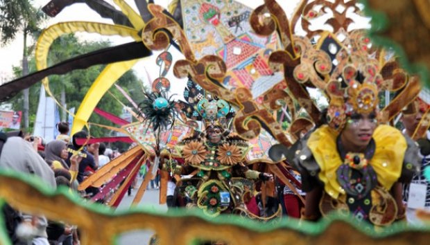 Warna-warni Solo Batik Carnival 2013