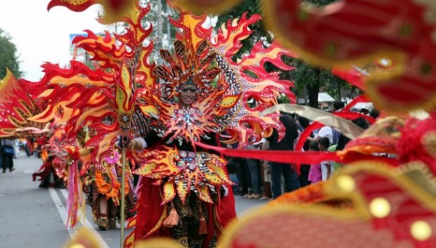 Warna-warni Solo Batik Carnival 2013