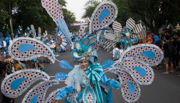 Warna-warni Solo Batik Carnival 2013