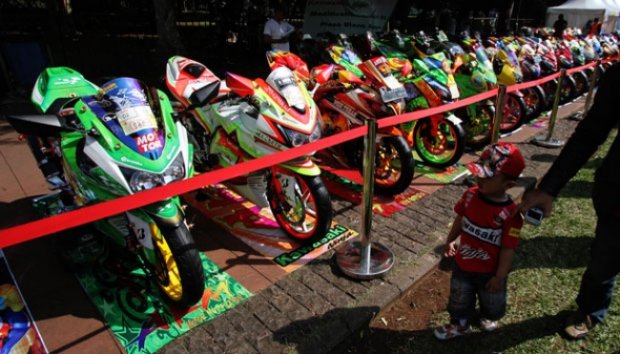 Kontes Modifikasi Kawasaki Ninja 250 R Pecahkan Rekor MURI