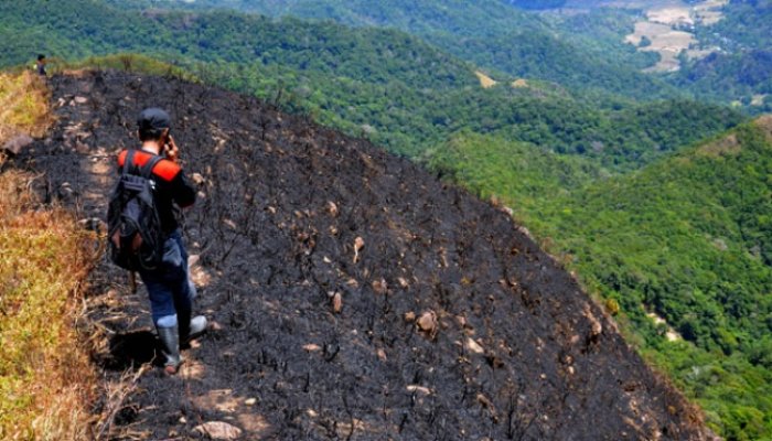 Kebakaran Gunung Bulusaraung Karena Puntung Rokok &#91;+PIC INSIDE&#93;