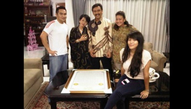 &#91;PIC&#93; Yang Berfoto bersama Bunda Putri: &quot;The All Presiden man &amp; the all PKS man&quot;