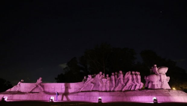 Bulan Kanker Payudara, Bangunan Terkenal Dunia Berwarna Pink