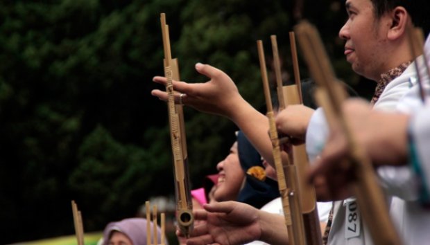 Seribu Dokter Main Angklung di Bandung Pecahkan Rekor Dunia