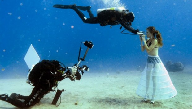 Melihat Pemotretan Underwater di Laut Merah