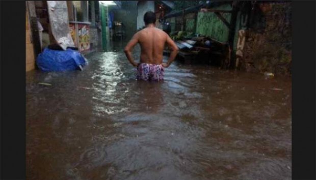 FOTO: Hujan Deras, Jakarta Kembali Banjir dan Macet