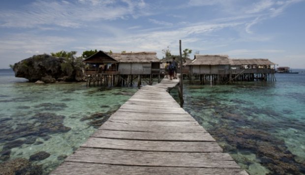 Indahnya Rumah Atas Air Kampung Bajo di Kepulauan Togean